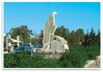 Λαύριο: Άγαλμα (μορφή γυναίκας)