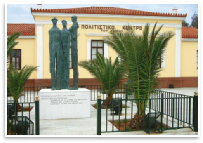 Λαύριο: Πολιτιστικό Κέντρο του Δήμου (πρώην Β΄ Δημοτικό) &  η γλυπτική σύνθεση των Μεταλλωρύχων